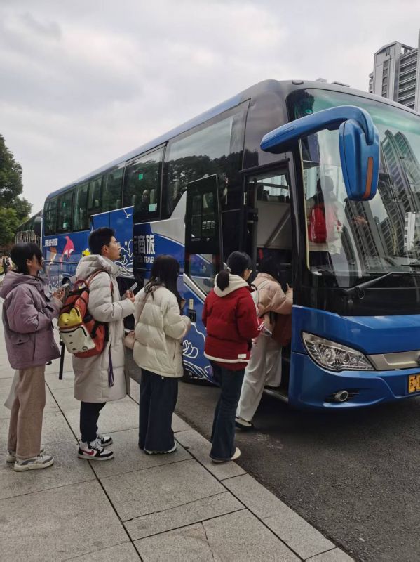 校园直通车今日开班 解决你的回家“难题”